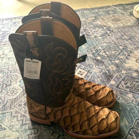 cody james Other - Genuine piraerucu leather